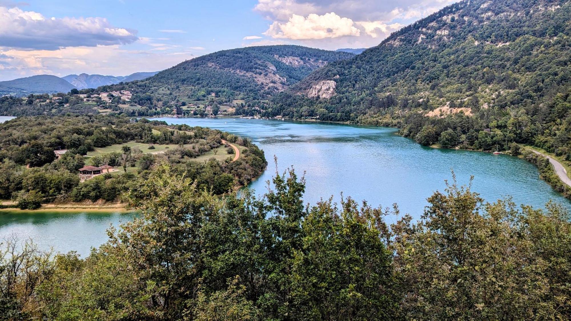 Cabanes Et Lodges Du Belvedere Serrieres-sur-Ain Экстерьер фото