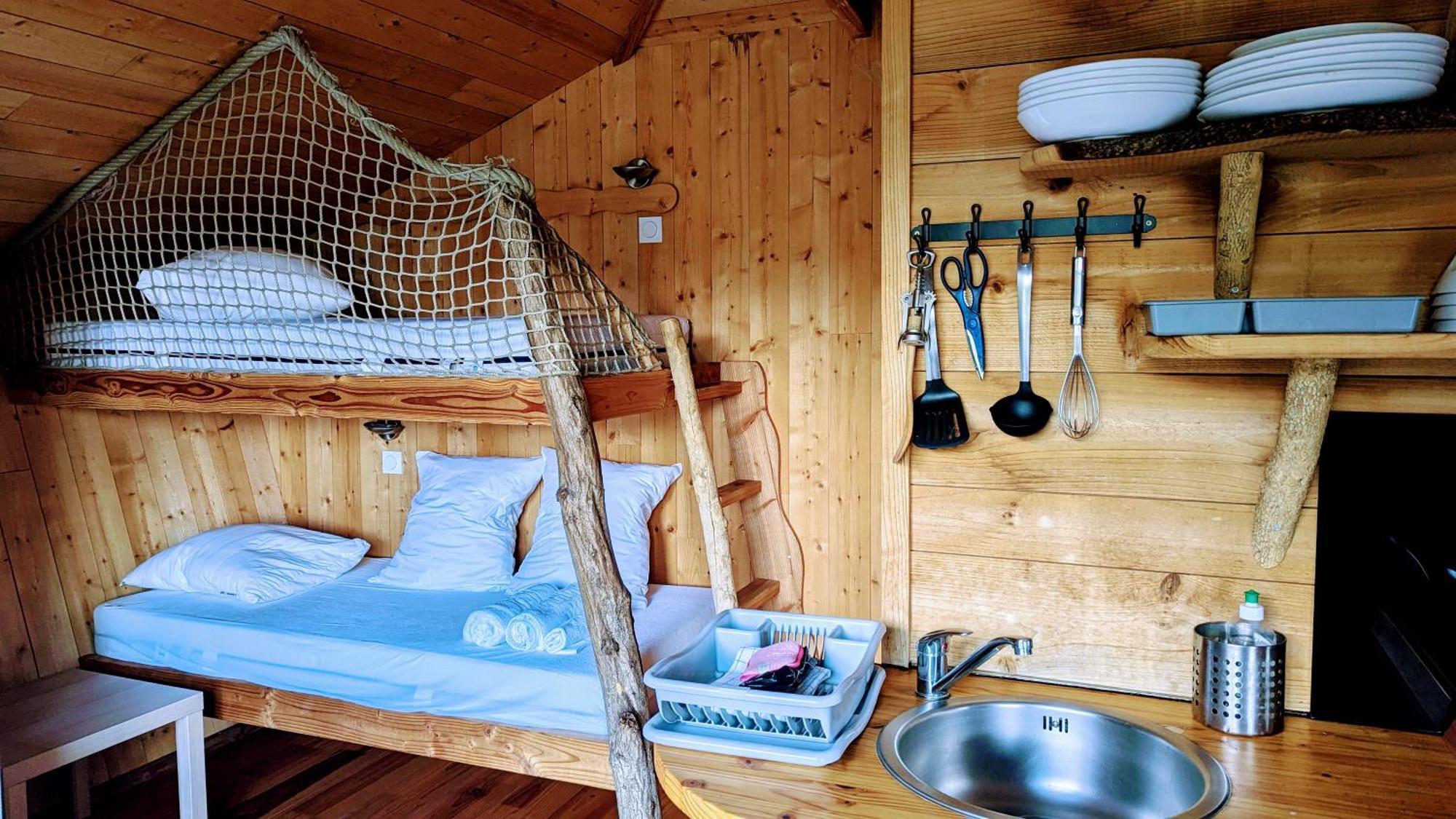 Cabanes Et Lodges Du Belvedere Serrieres-sur-Ain Экстерьер фото