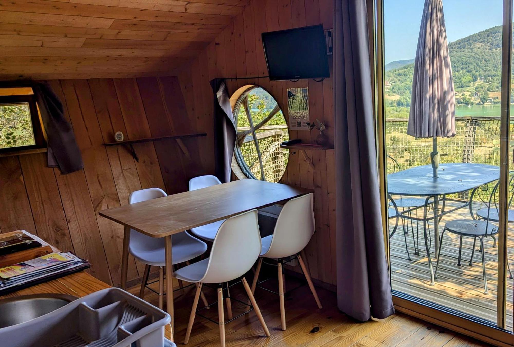 Cabanes Et Lodges Du Belvedere Serrieres-sur-Ain Экстерьер фото