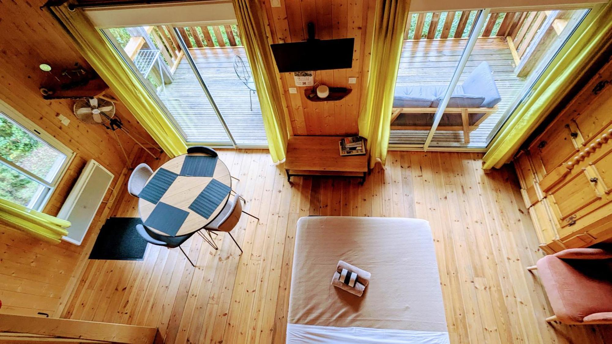 Cabanes Et Lodges Du Belvedere Serrieres-sur-Ain Экстерьер фото