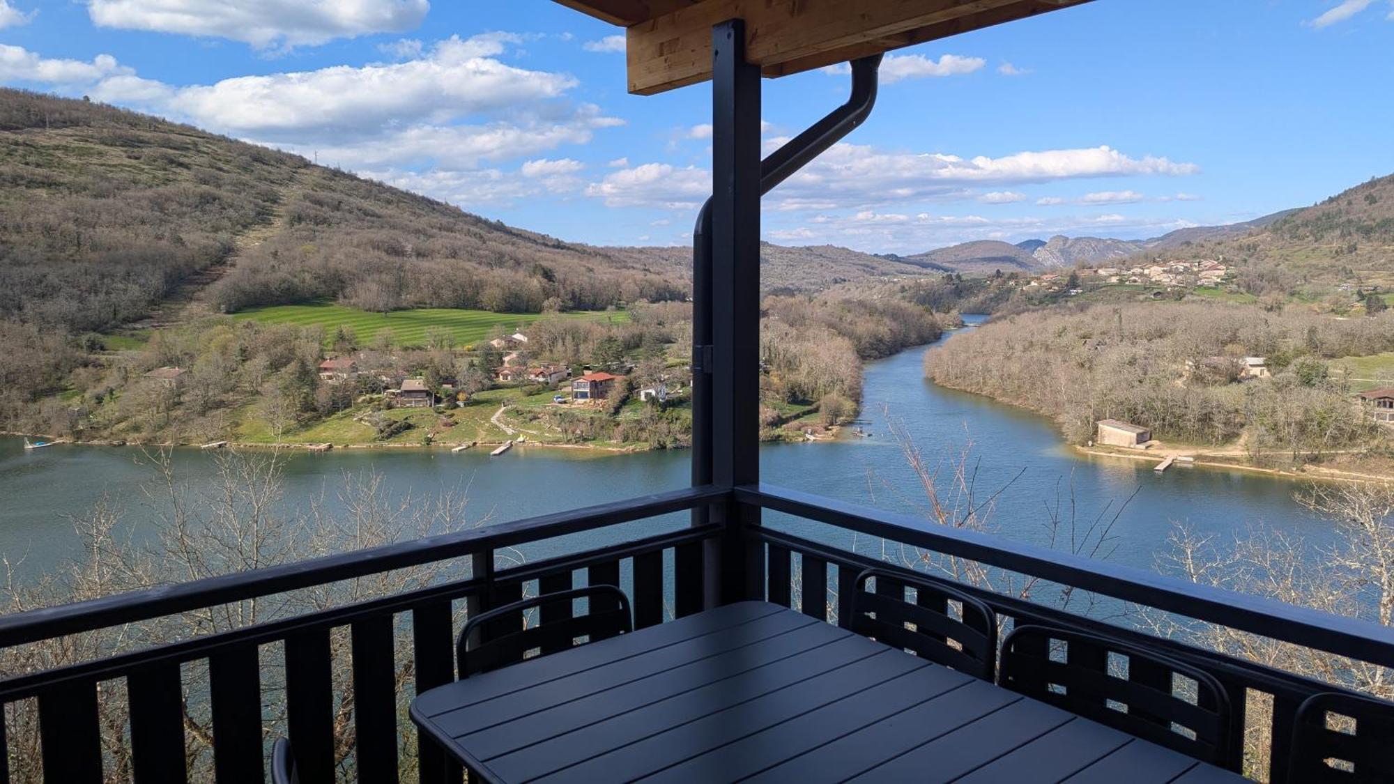 Cabanes Et Lodges Du Belvedere Serrieres-sur-Ain Экстерьер фото