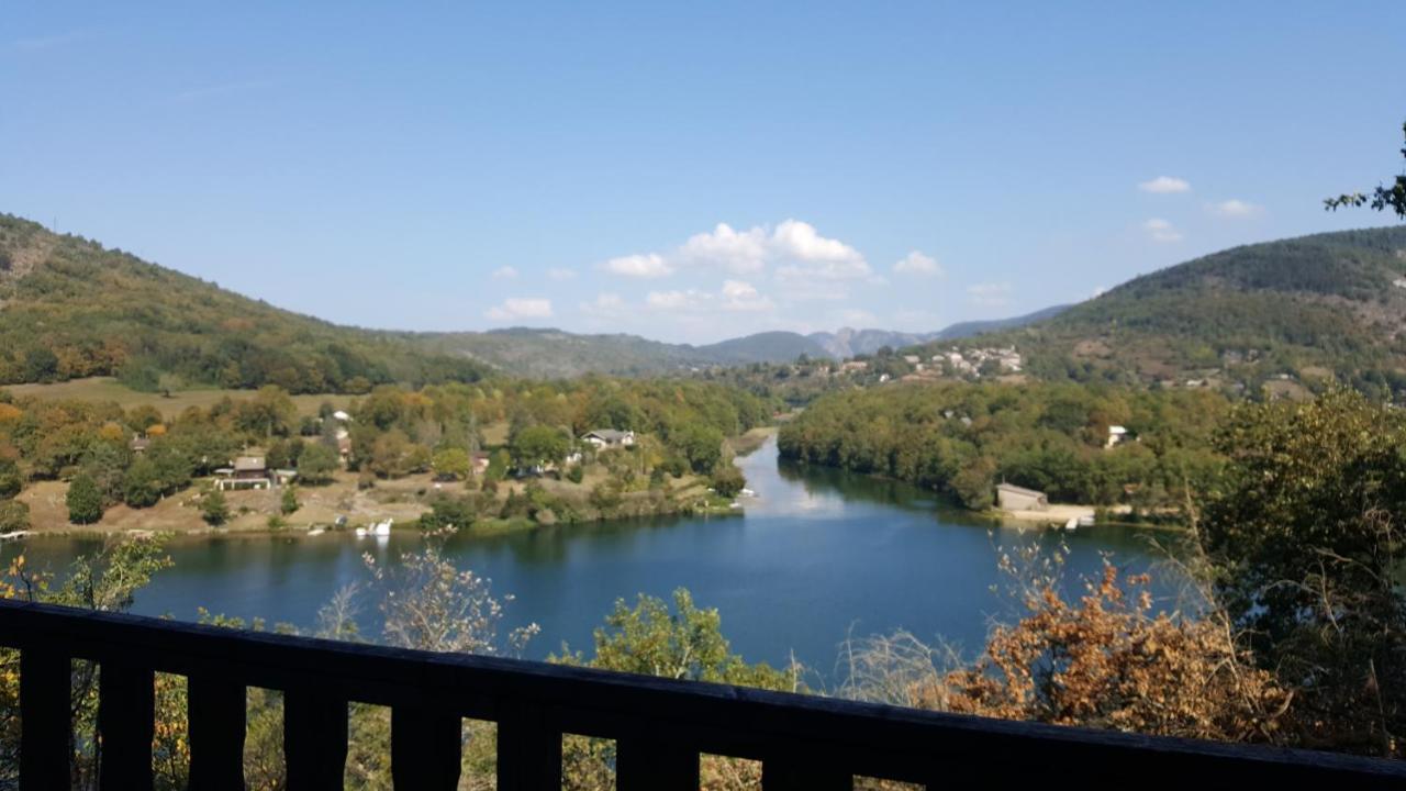 Cabanes Et Lodges Du Belvedere Serrieres-sur-Ain Экстерьер фото